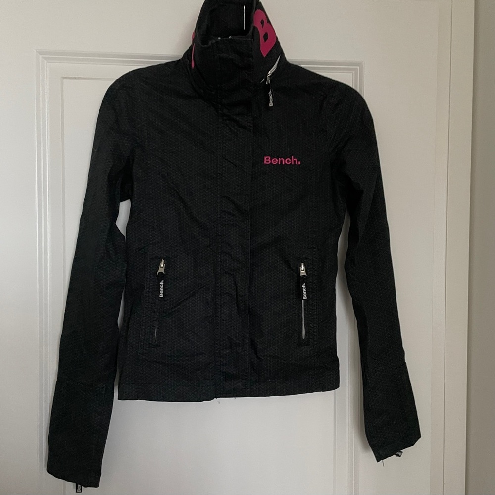Bench Windbreaker - Picture 1 of 6